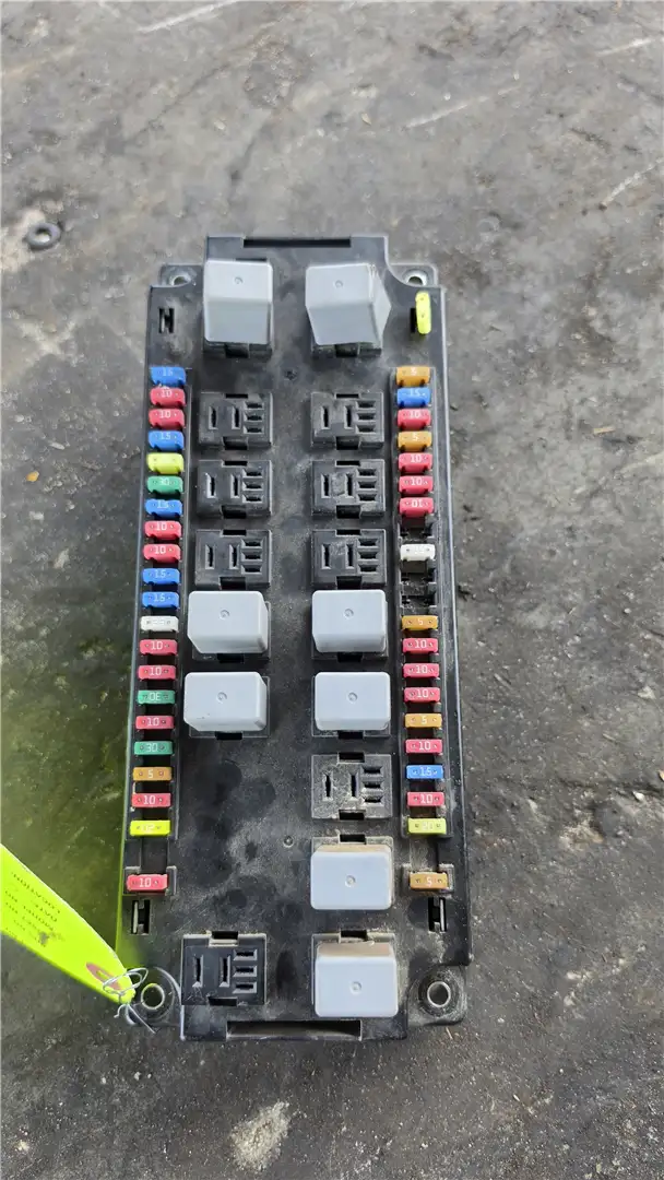 USED FUSE PANEL GP image