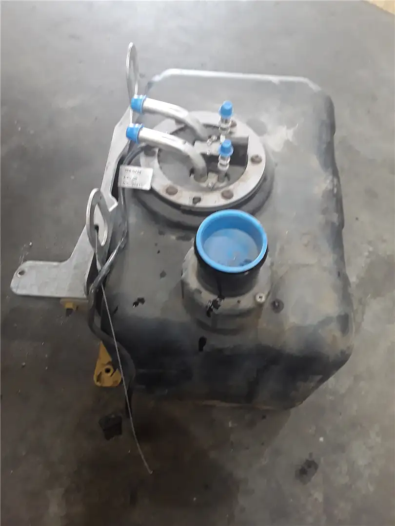 USED TANK image
