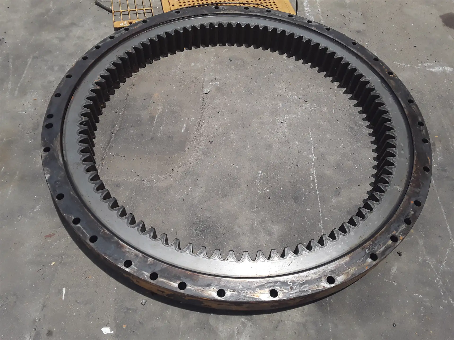 USED SWING BEARING image