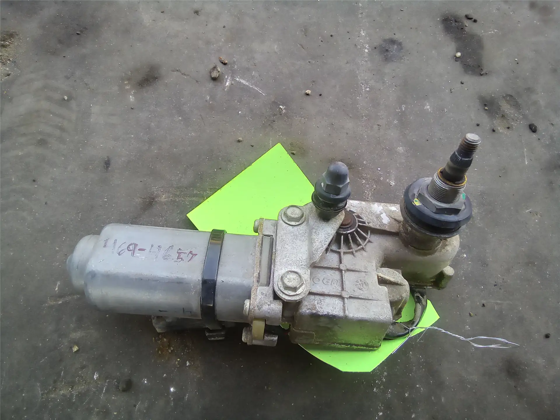 USED WIPER MOTOR image