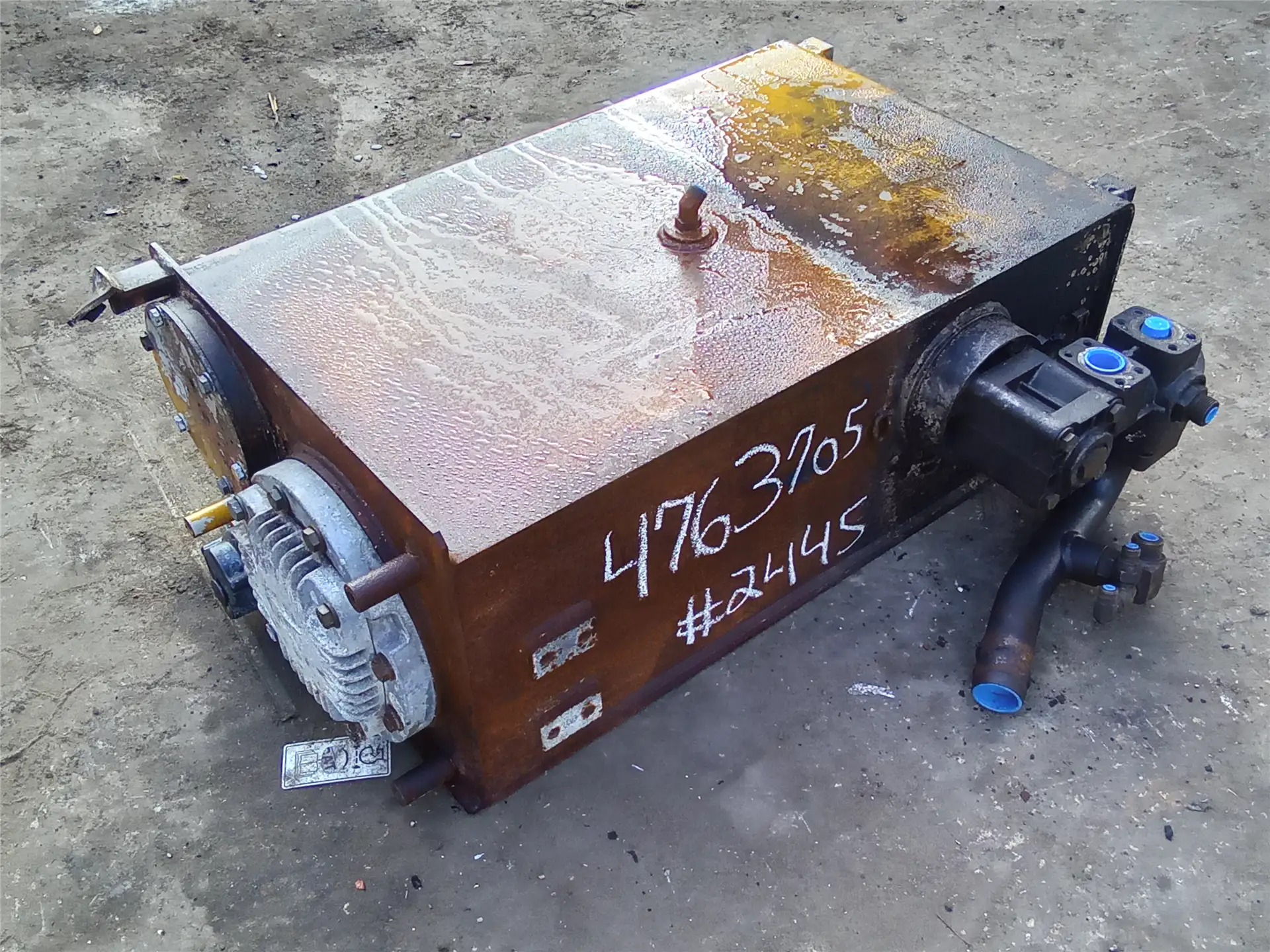USED HYD TANK image
