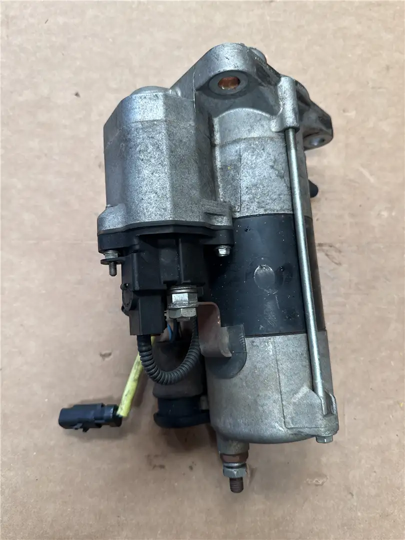 USED STARTING MOTO image