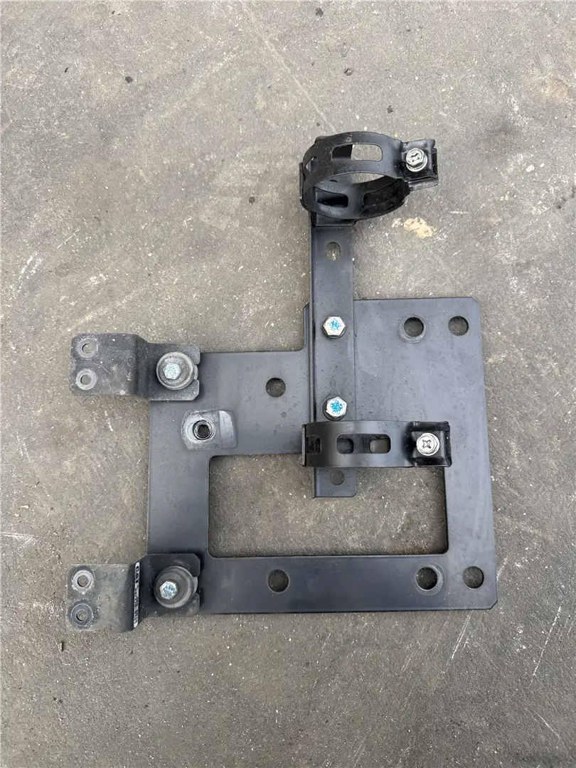 USED BRACKET AS image