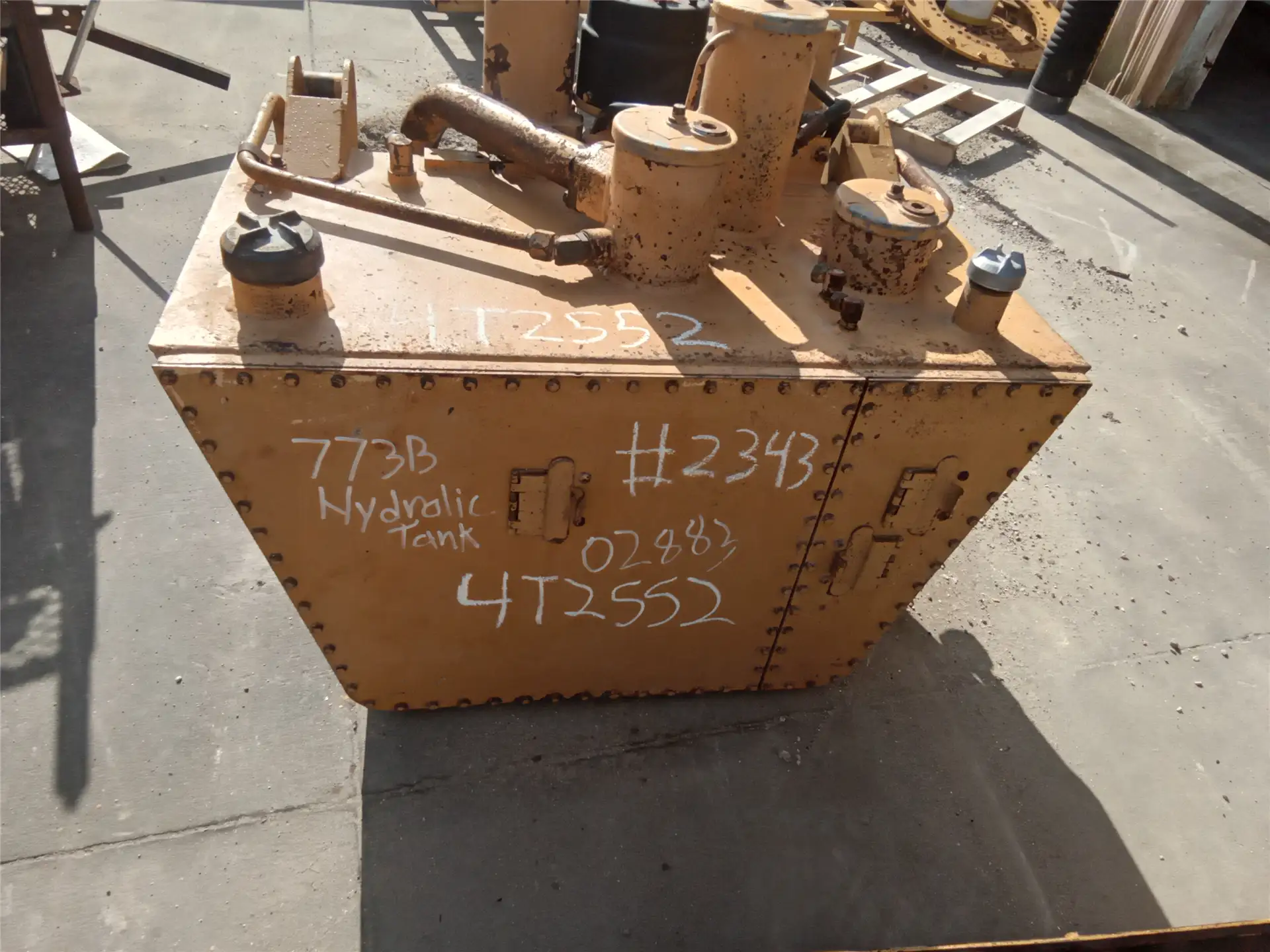 USED HYD TANK image