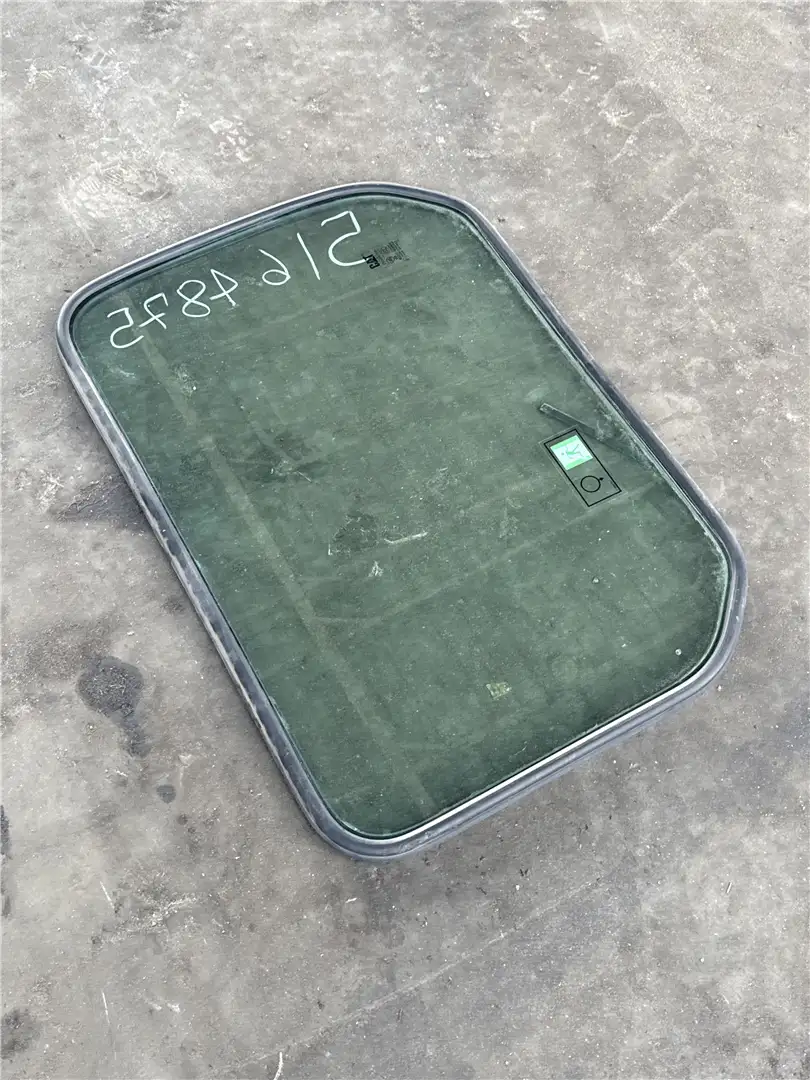 USED REAR GLASS image