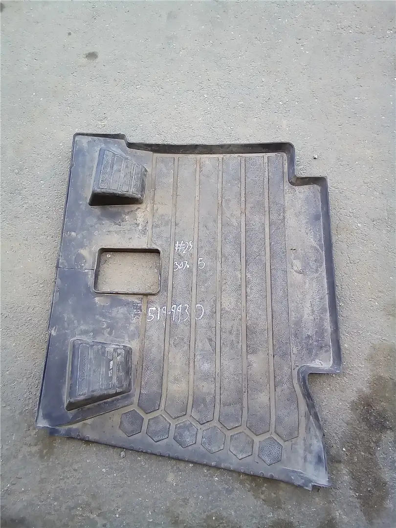 USED FLOORMAT image