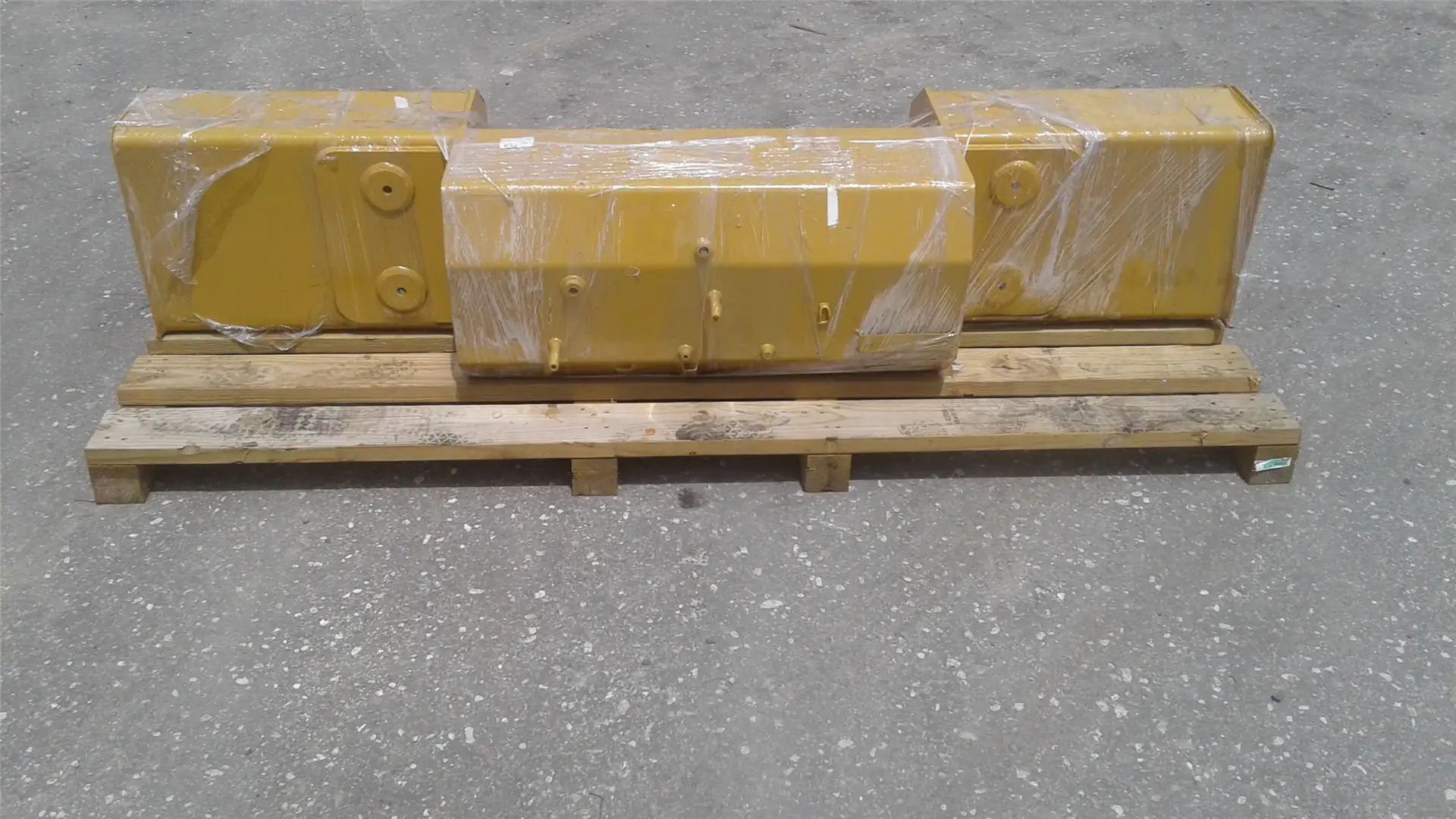 USED D6T FUEL TANK image