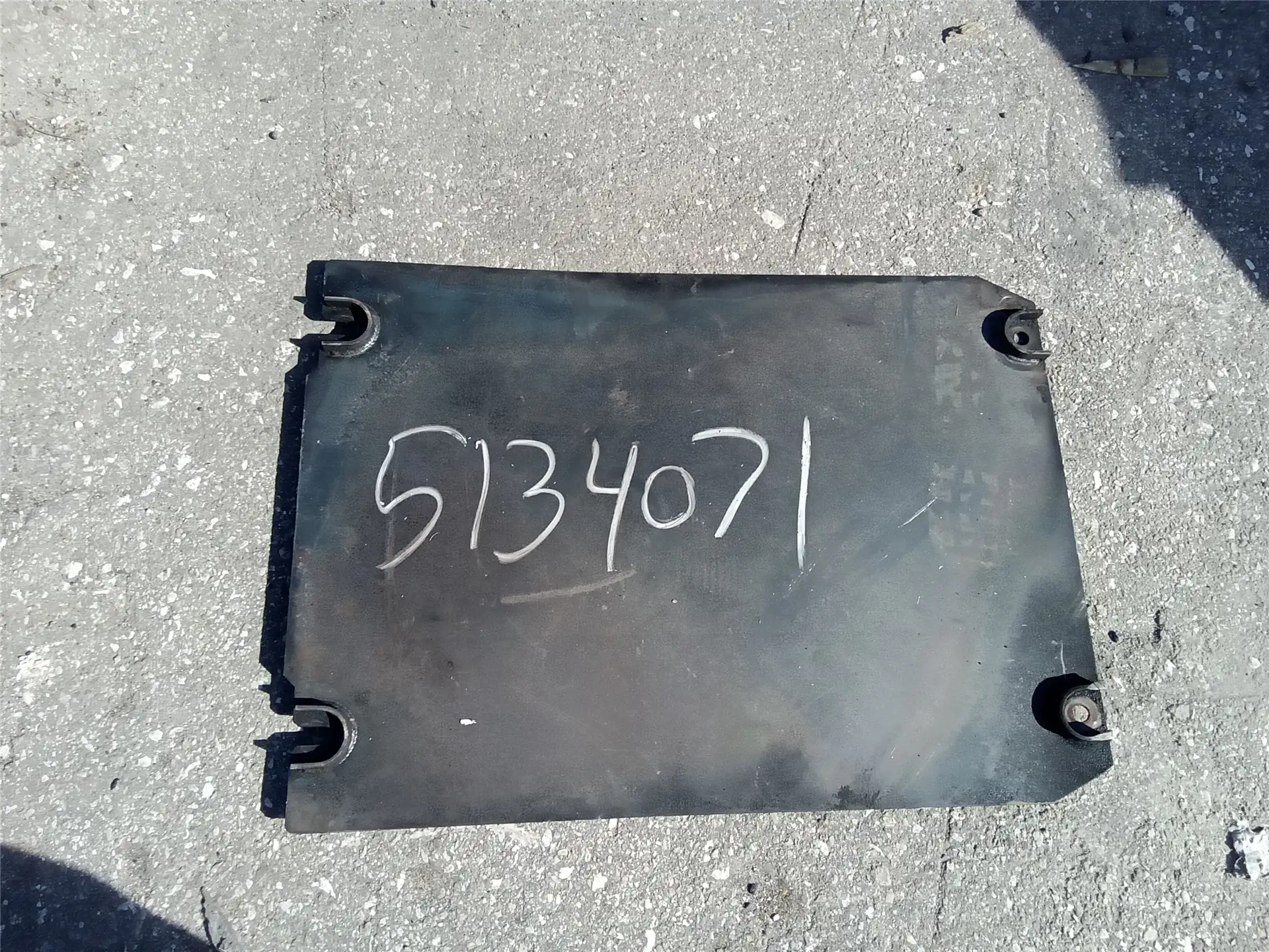 USED PLATE AS image