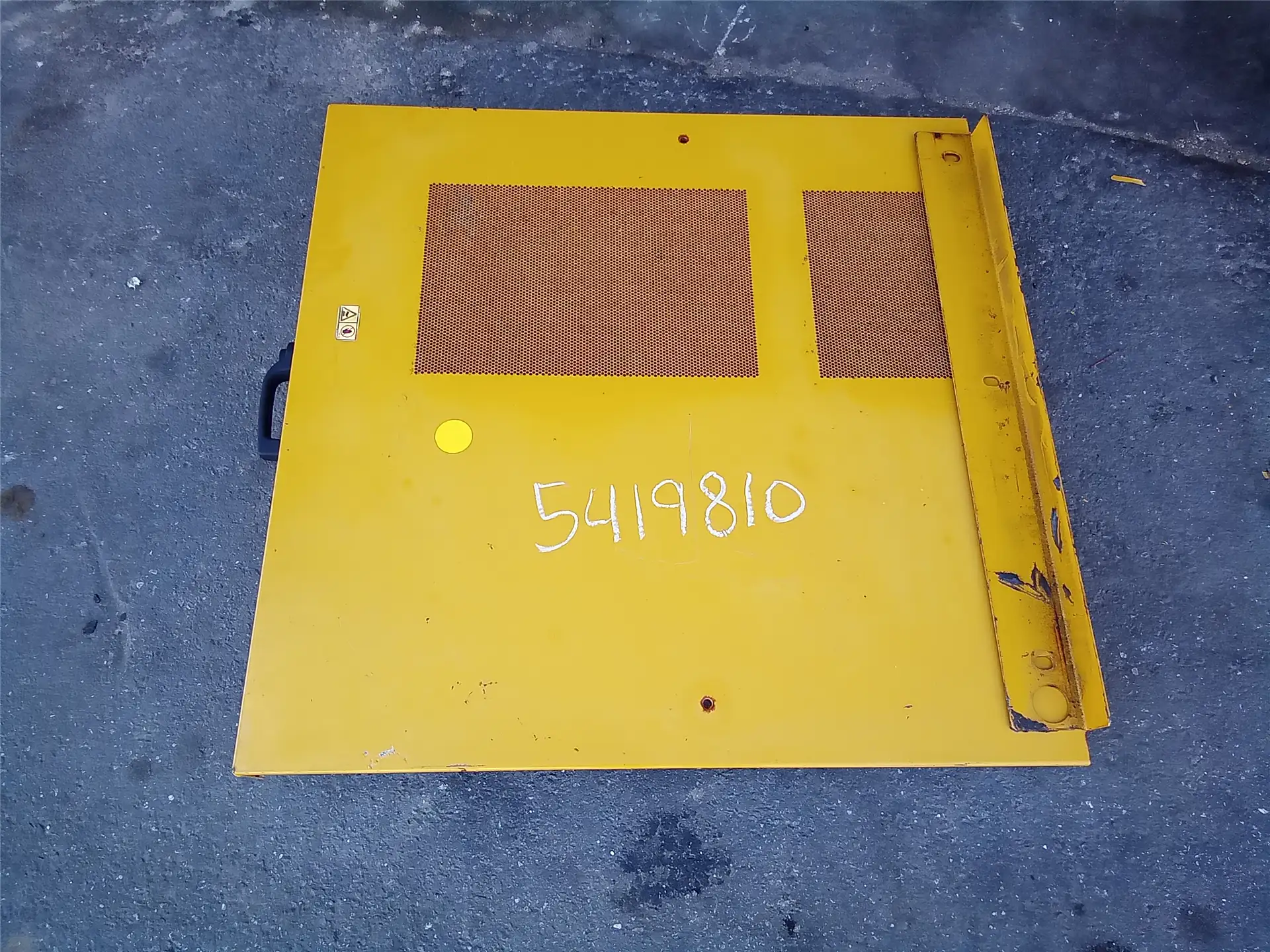 USED ENGINE HOOD image