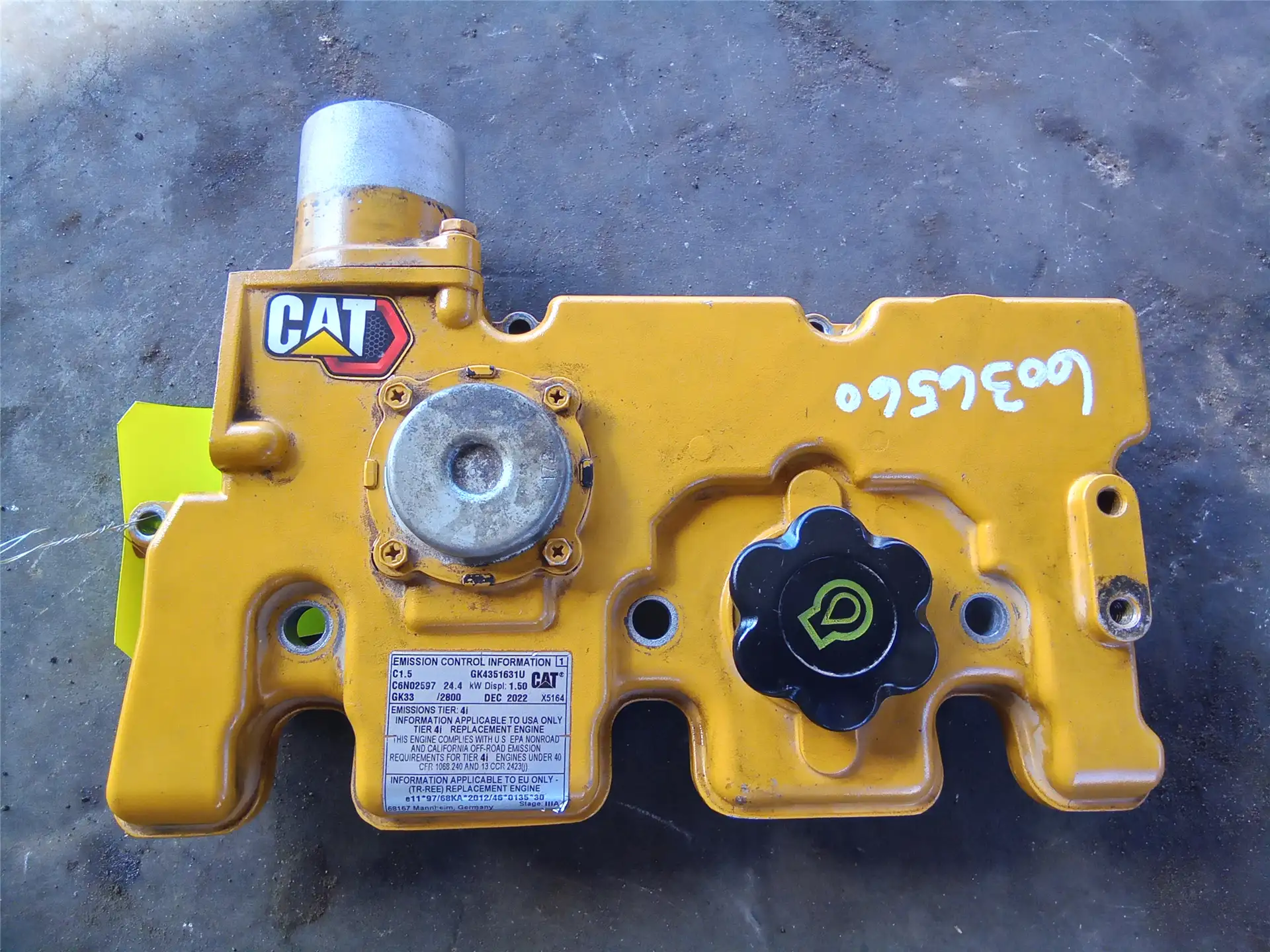 USED VALVE COVER image