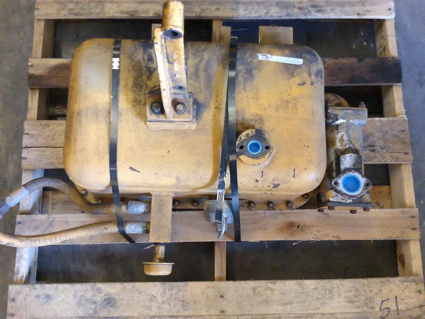 USED HYD TANK image