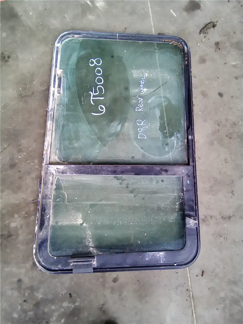 USED CAB WINDOW image