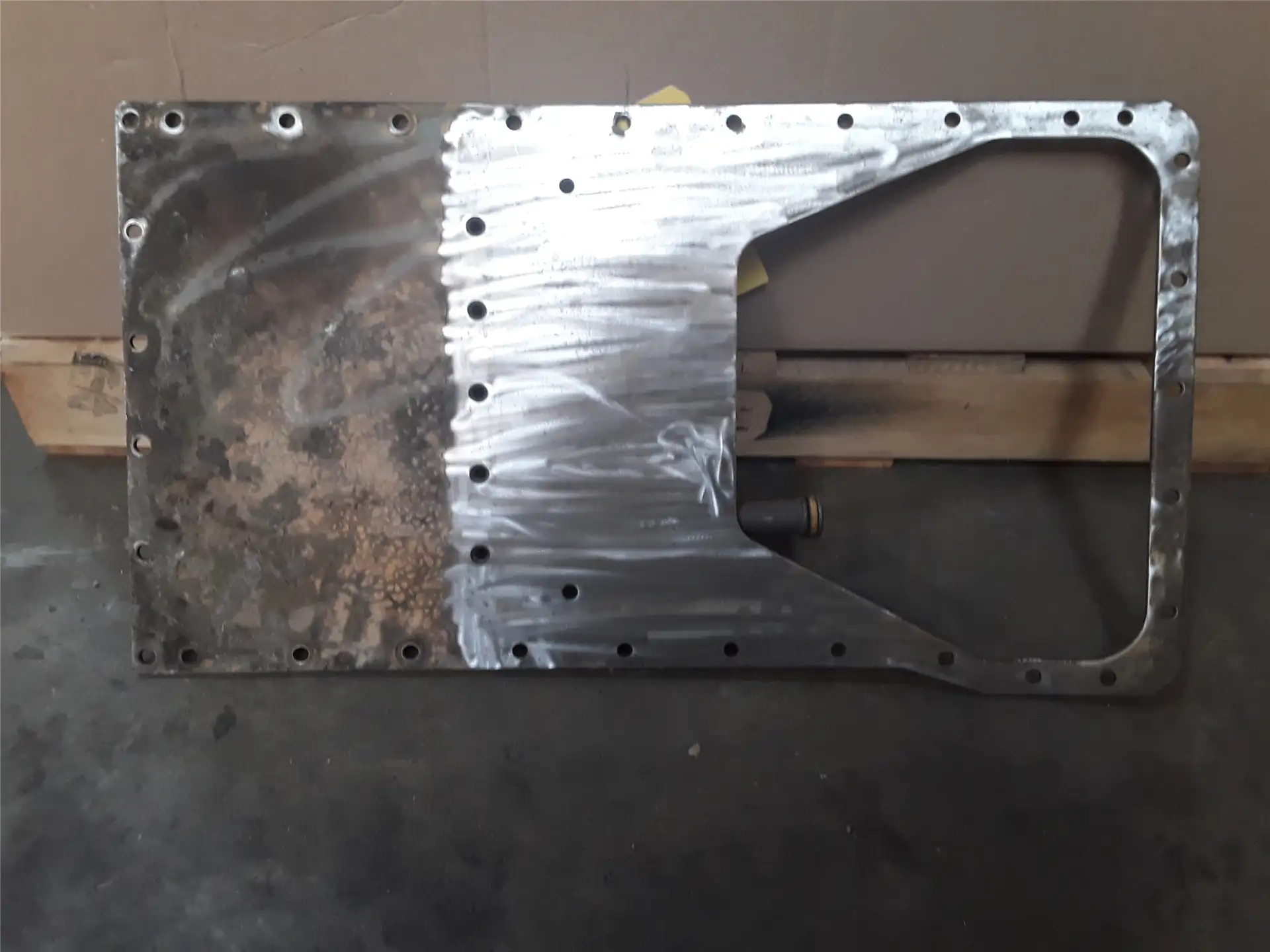 USED OIL PAN PLATE image