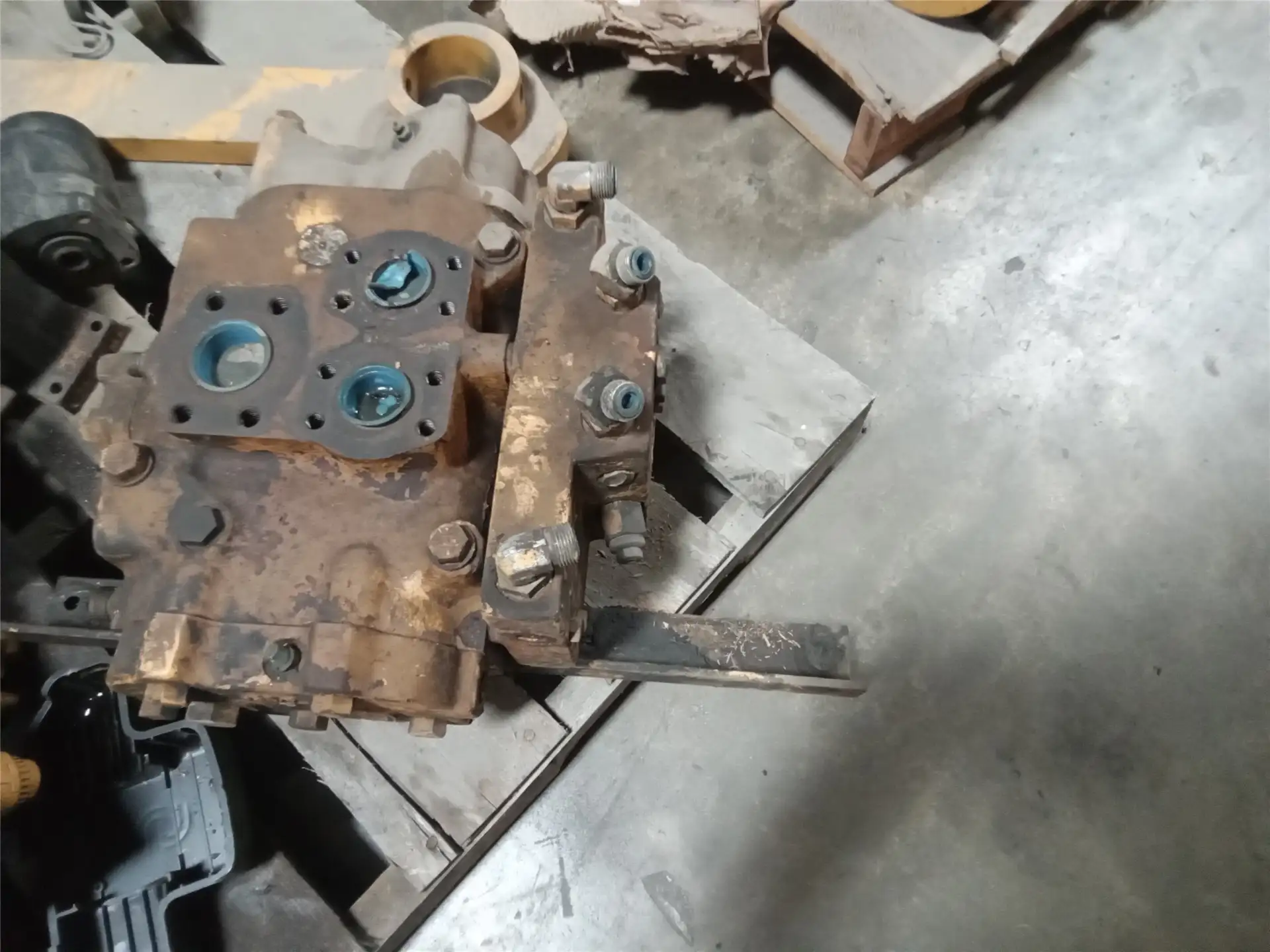 USED STEERING VALV image
