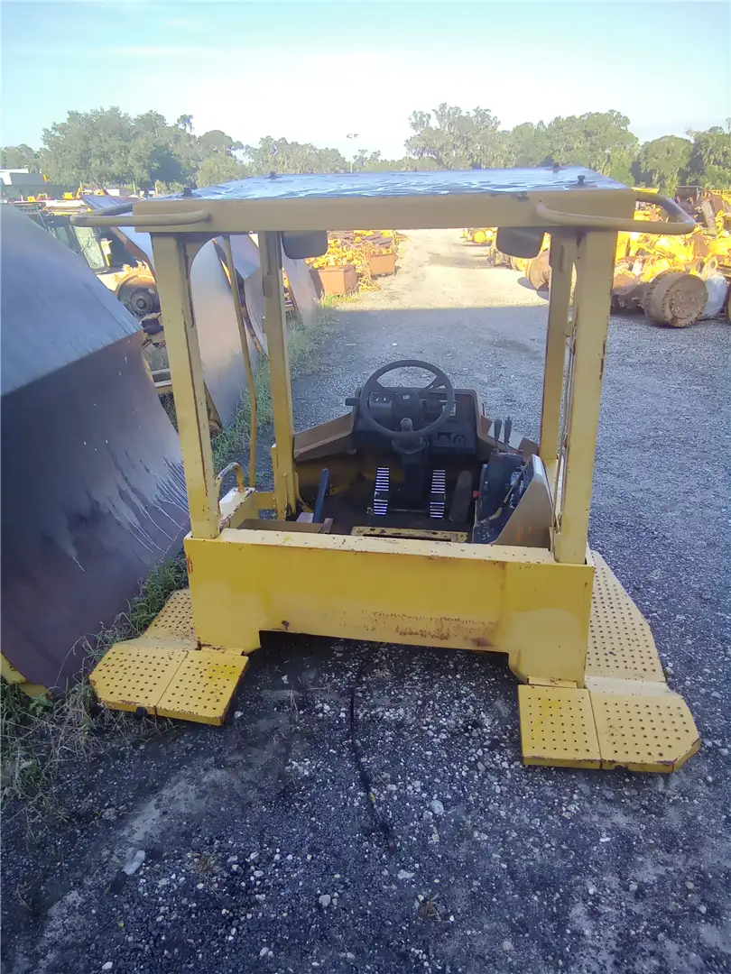 USED OPEN CAB image