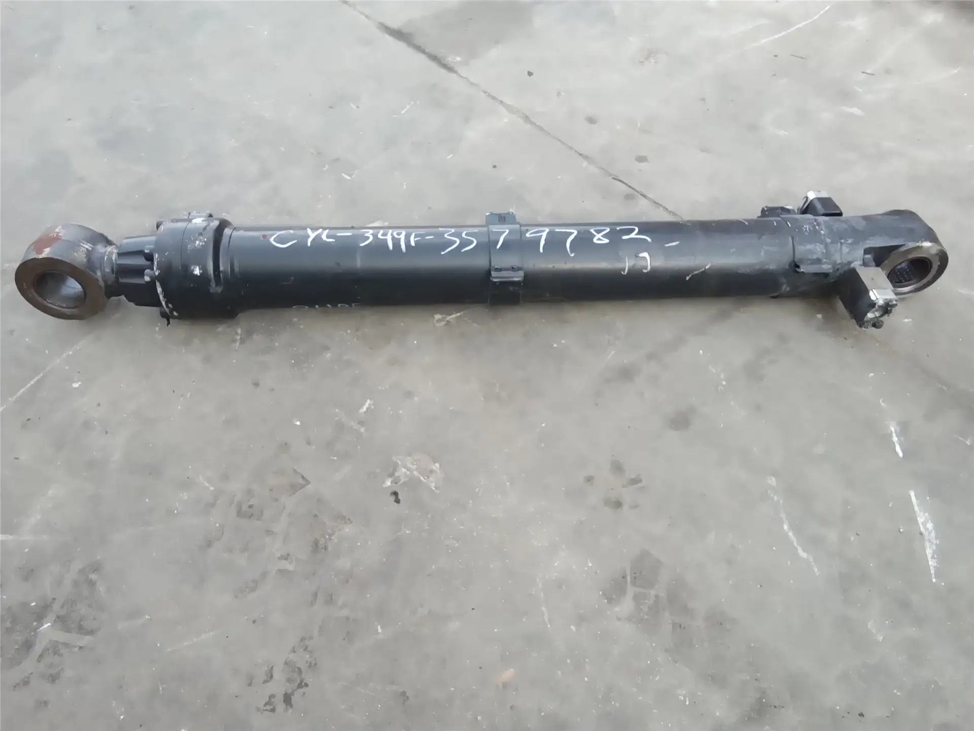 USED BUCKET CYL image