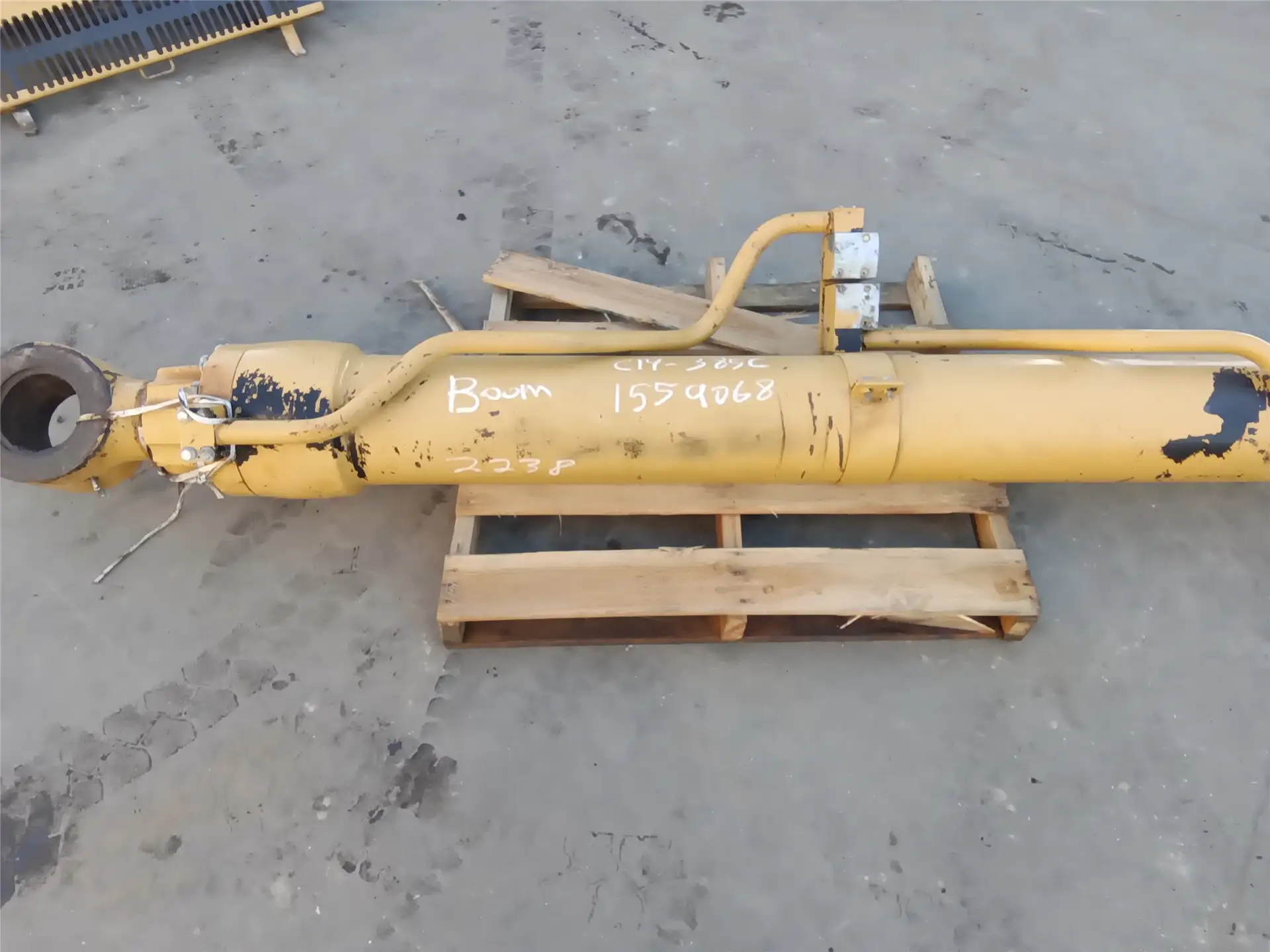 USED BOOM CYLINDER image