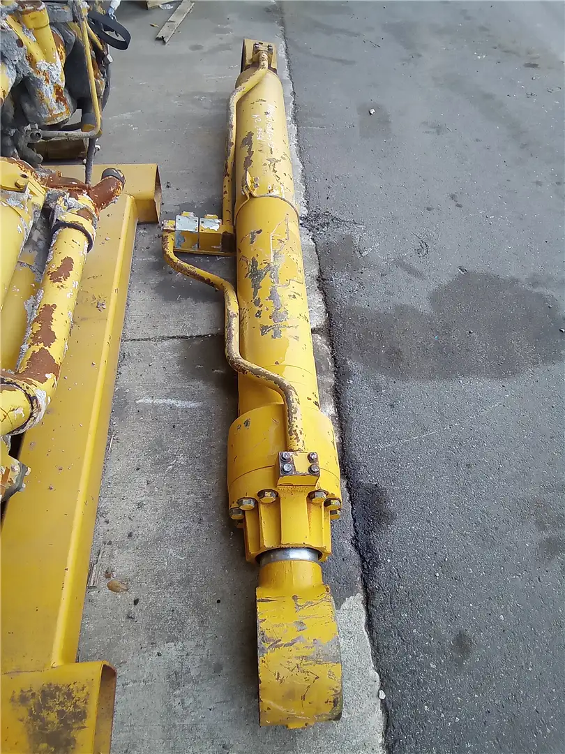 USED BOOM CYLINDER image