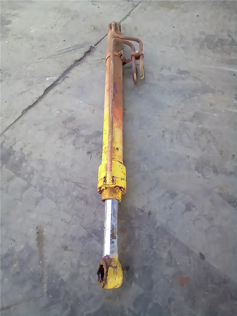 USED RH BOOM CYL image
