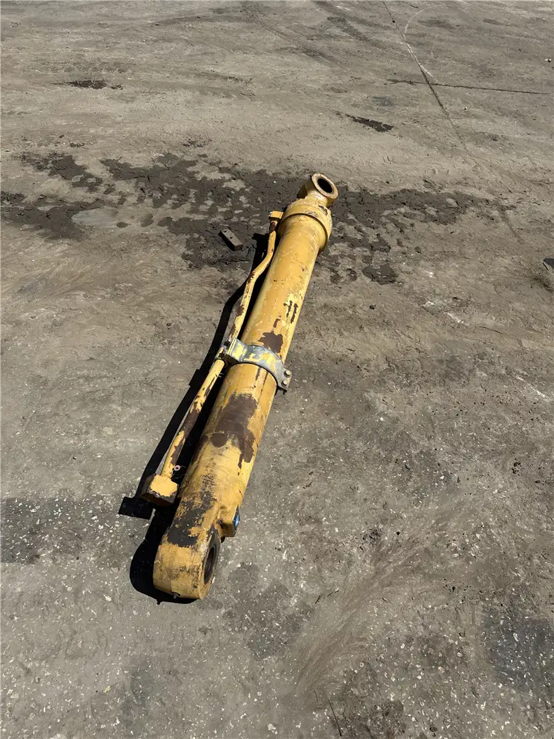 USED BUCKET CYLIND image