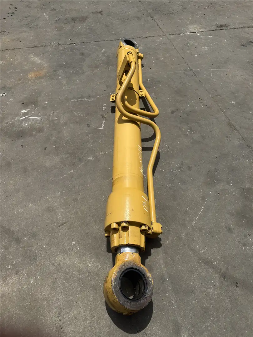 USED RH BOOM CYL image