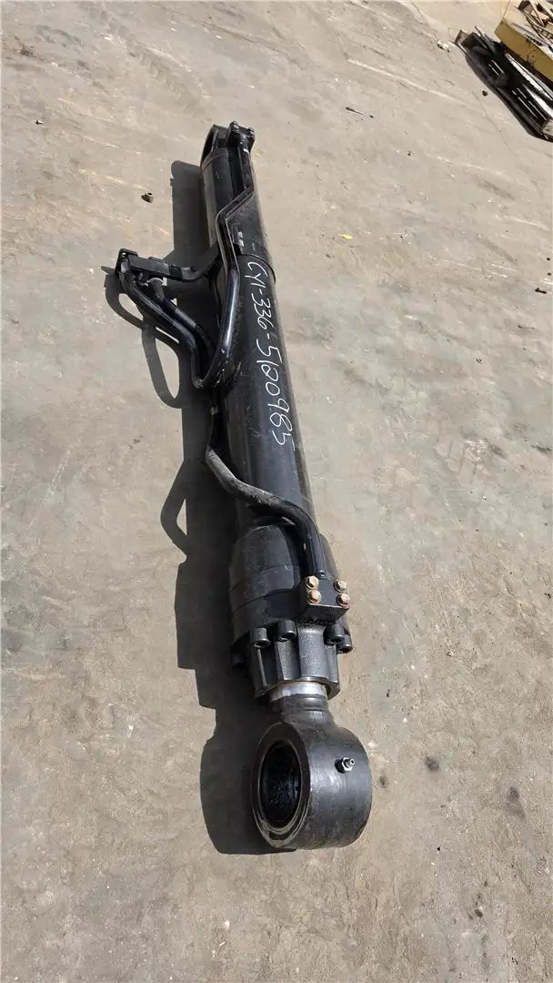 USED RH BOOM CYL image