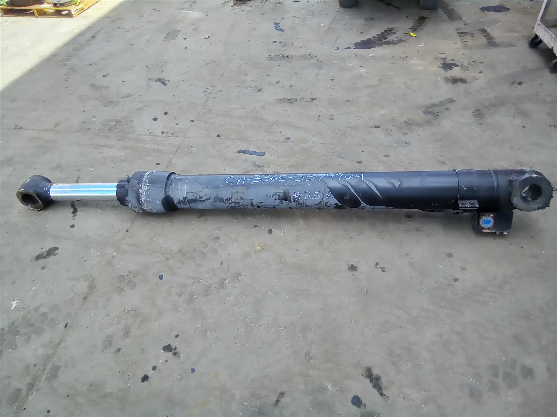 USED BUCKET CYL image