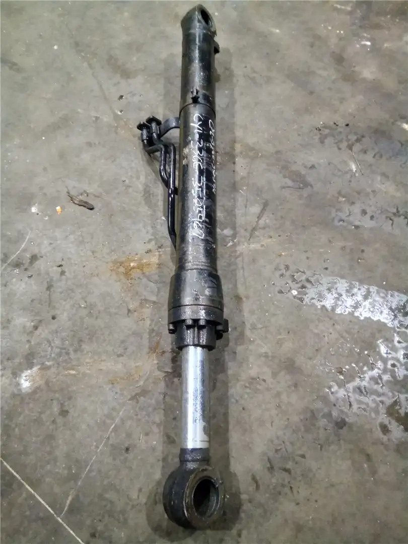 USED RH BOOM CYL image