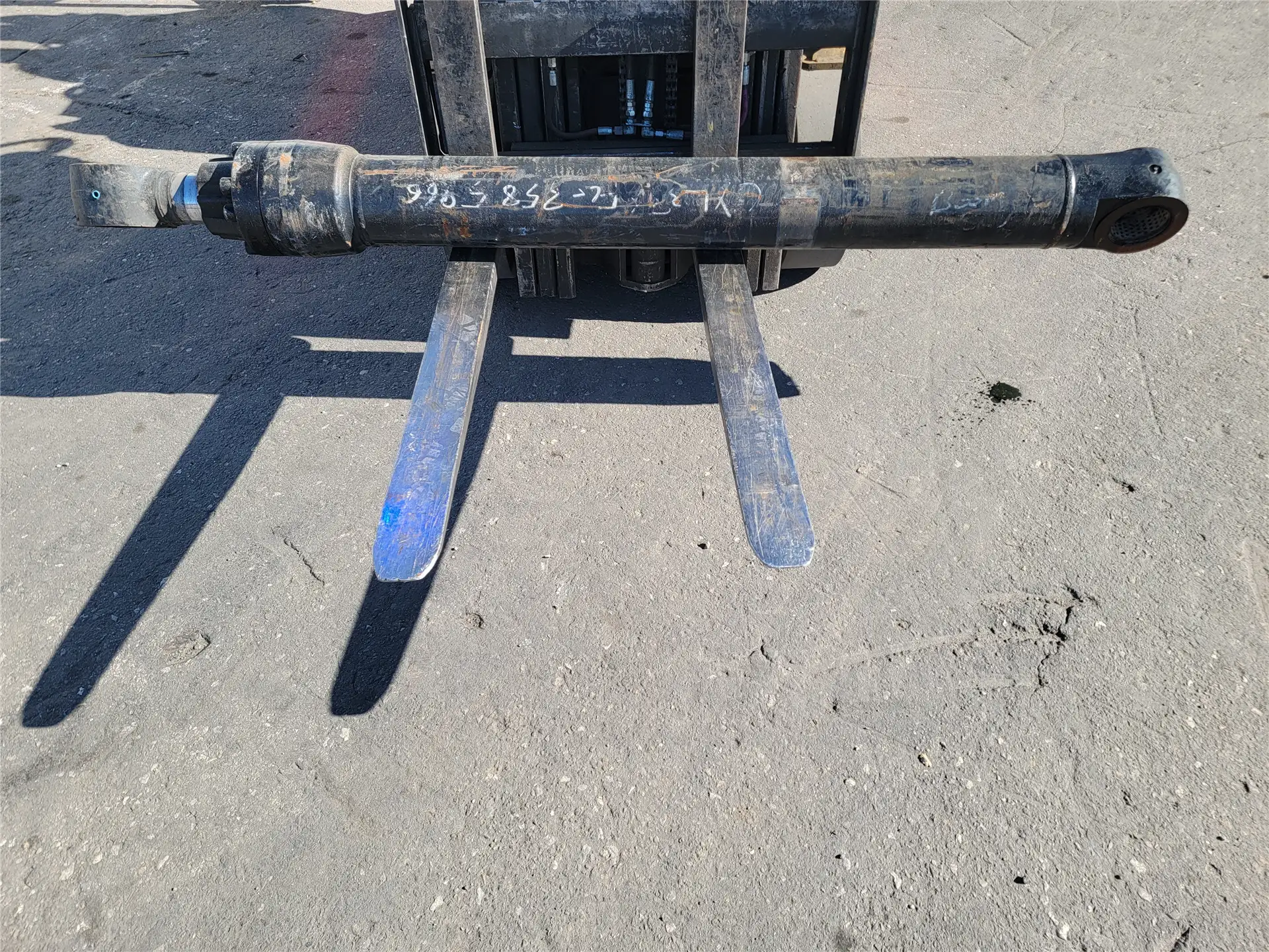 USED BOOM CYL image