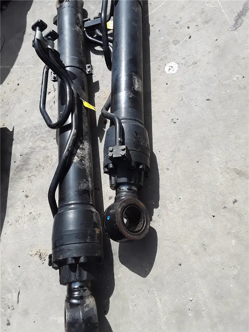 USED BOOM CYLINDER image