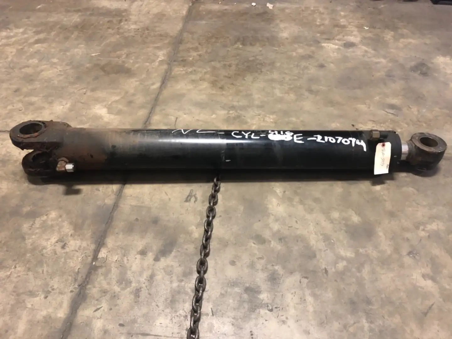 USED BOOM CYLINDER image