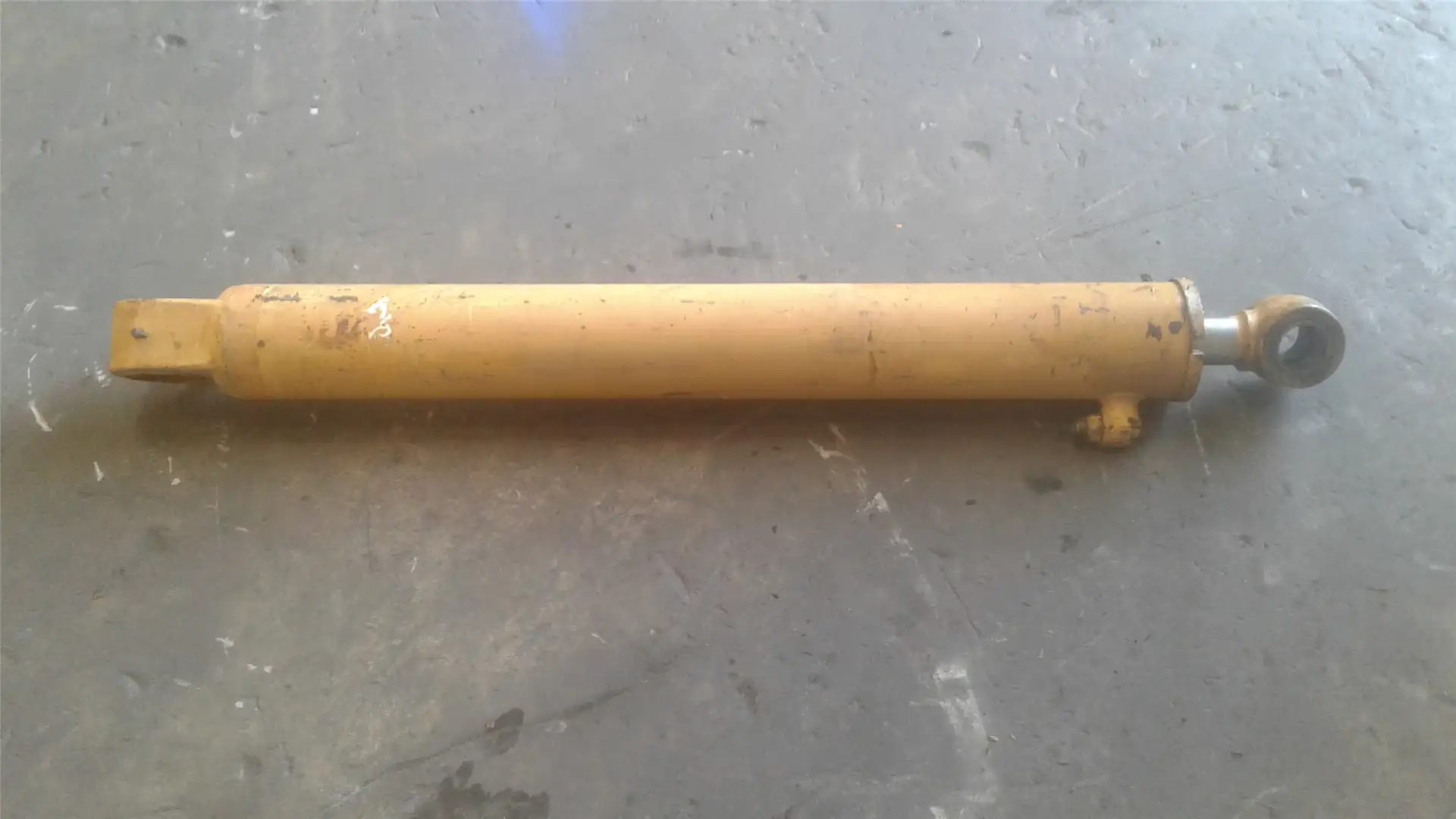 USED BOOM CYL image