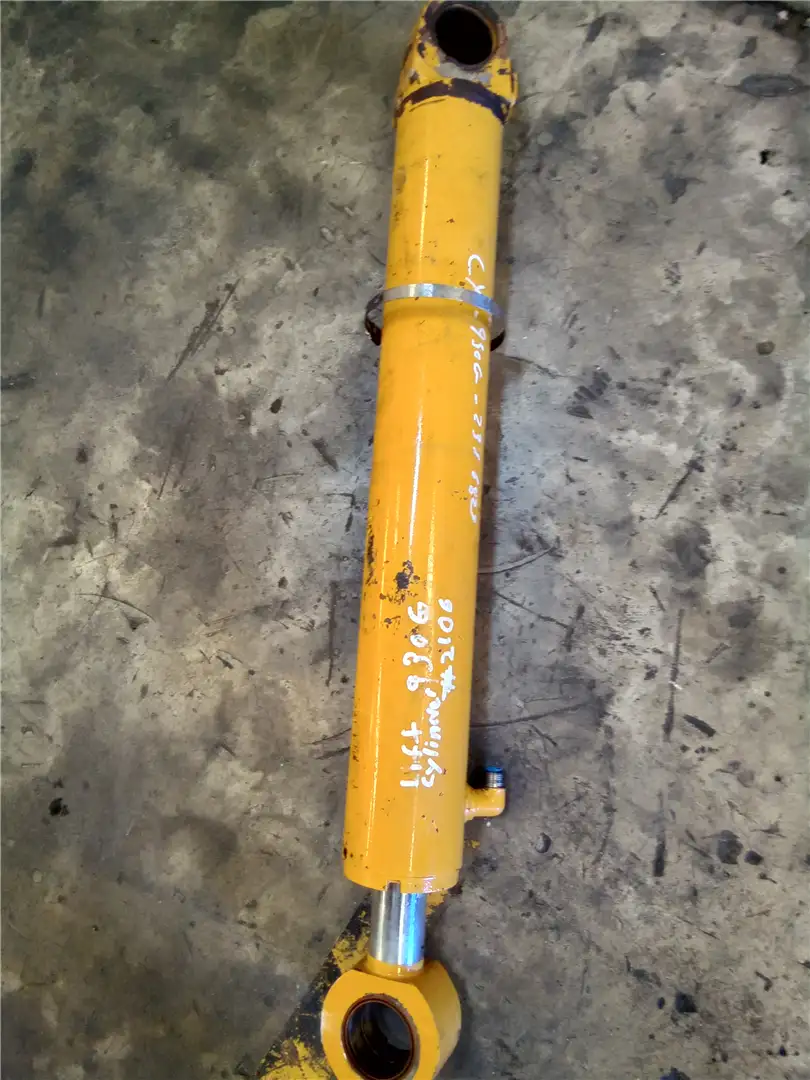 USED LIFT CYLINDER image
