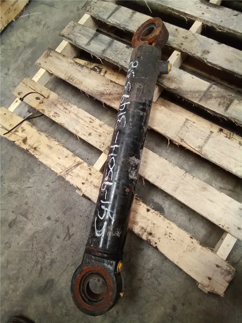 USED STEER CYLINDE image