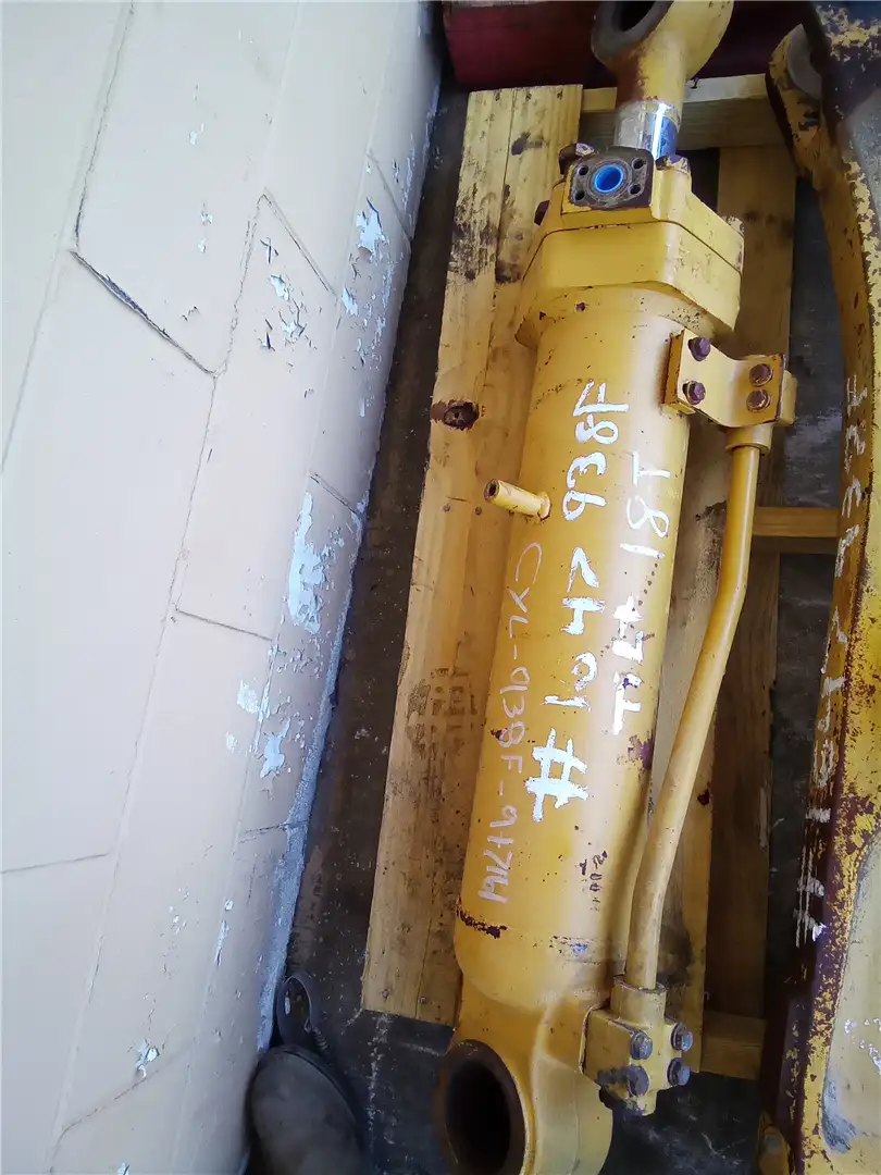 USED 938F TILT CYL image