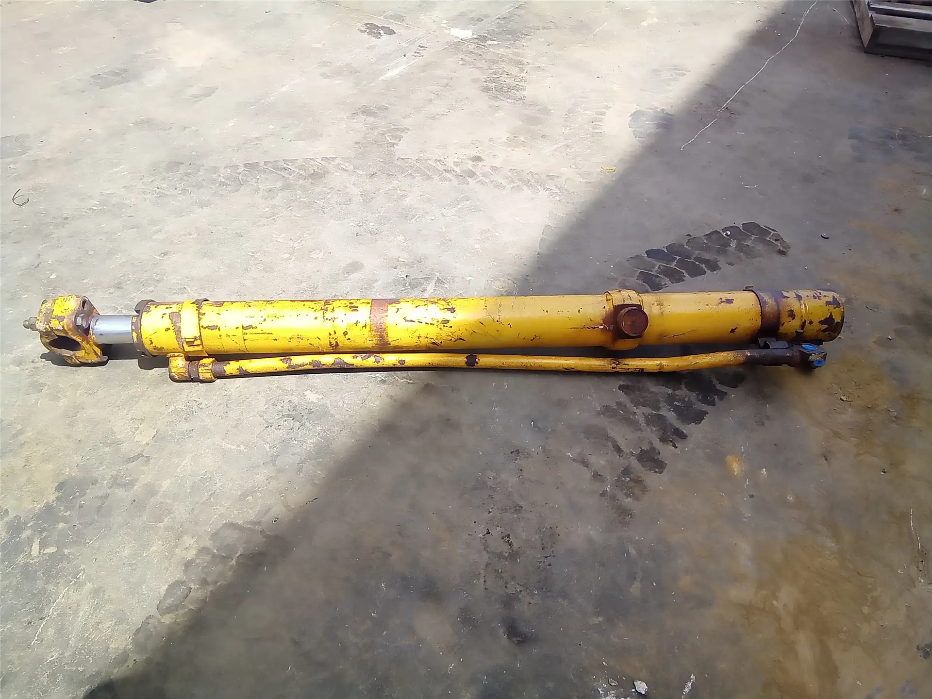 USED RH LIFT CYL image
