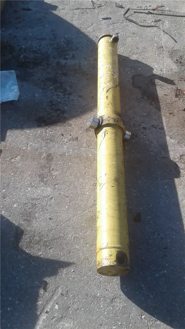 USED LIFT CYLINDER image