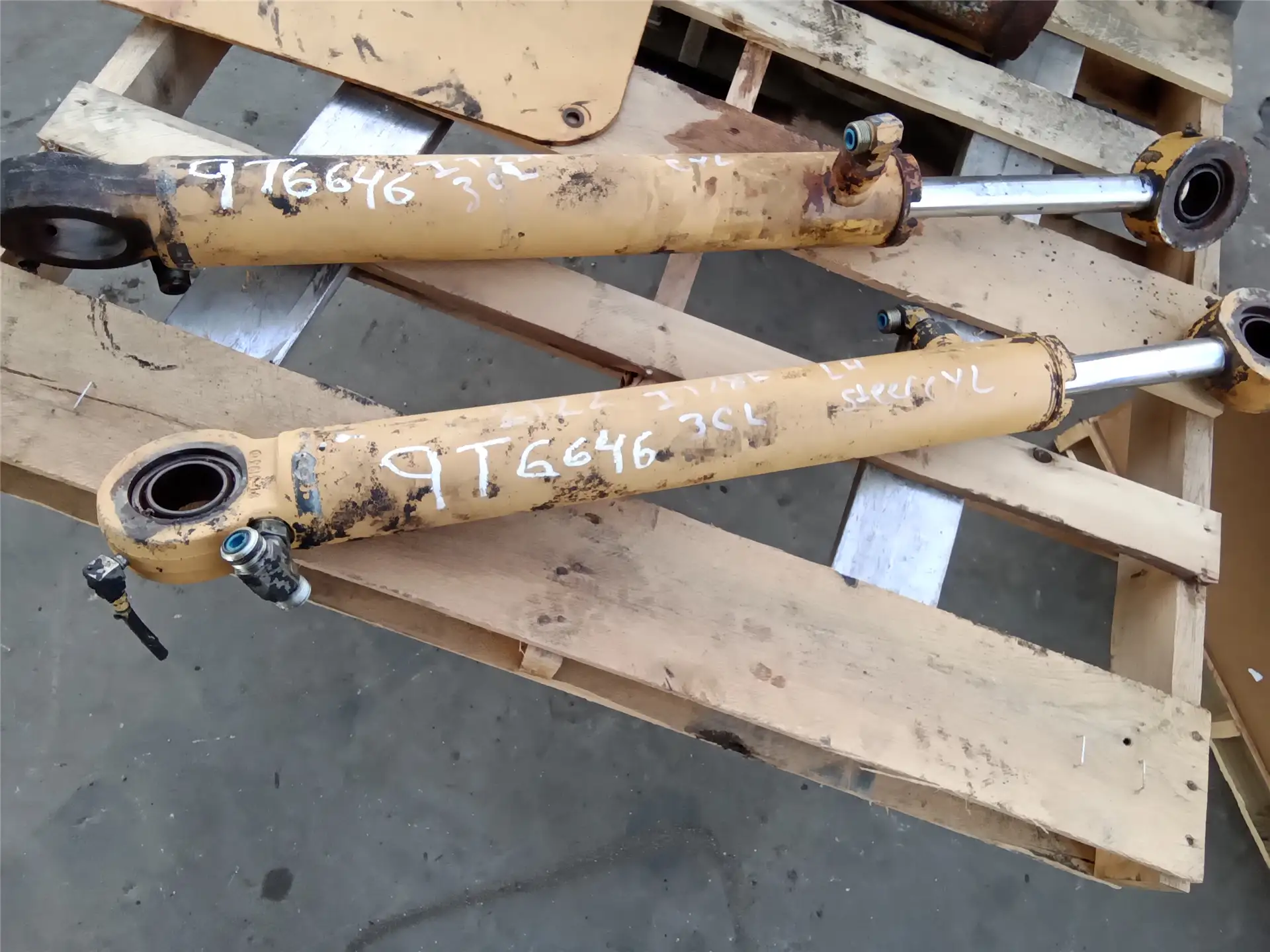 USED STEER CYLINDE image