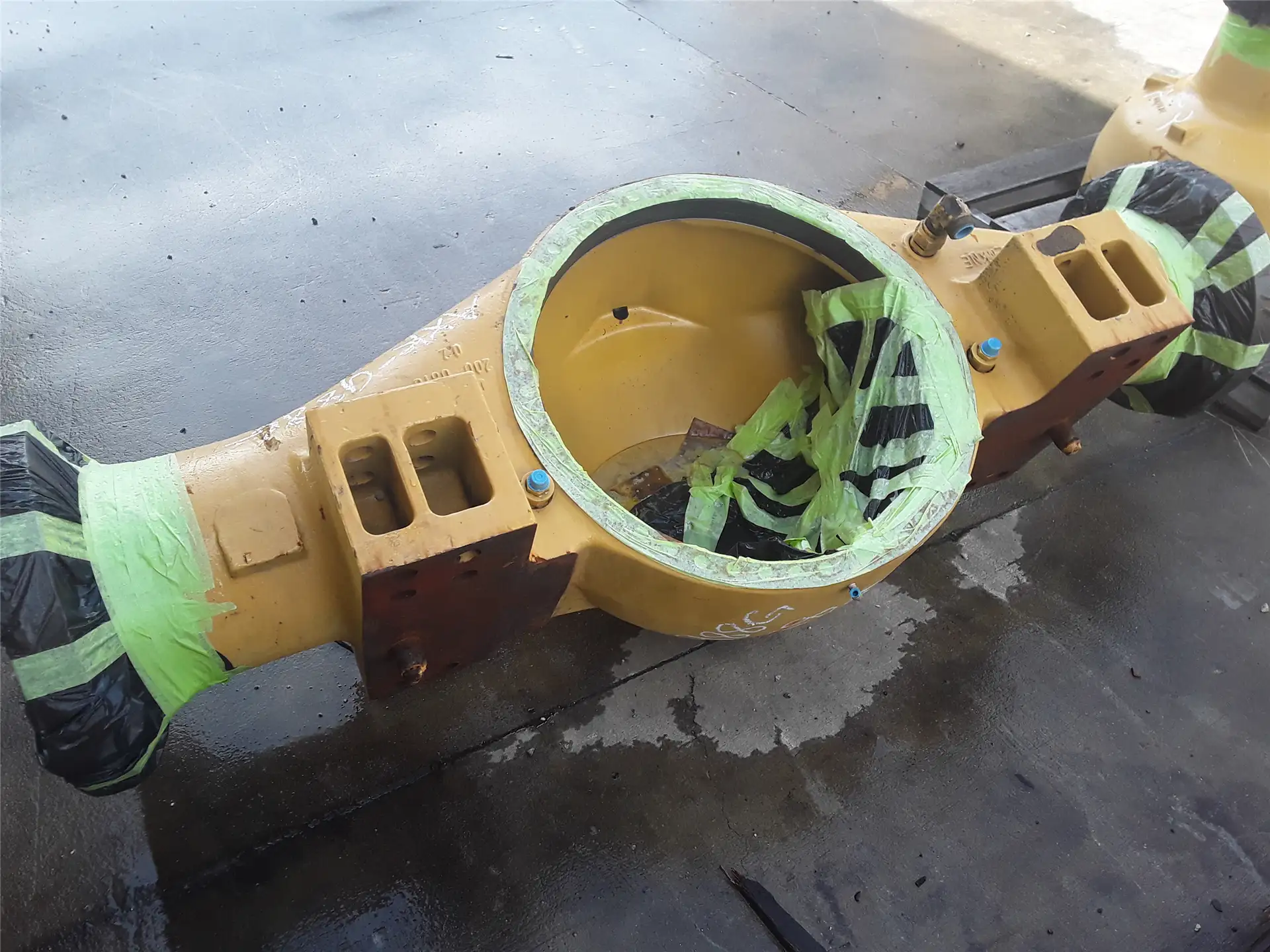 USED AXLE HOUSING image