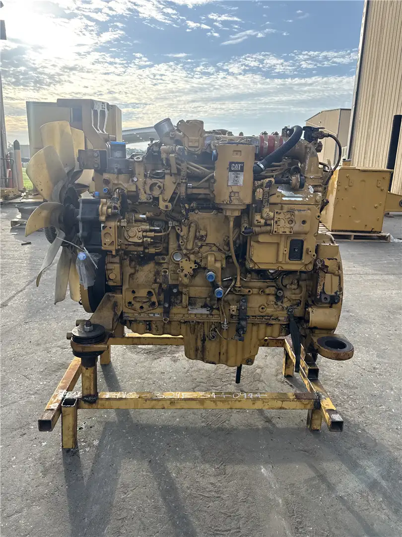 USED ENGINE AR image