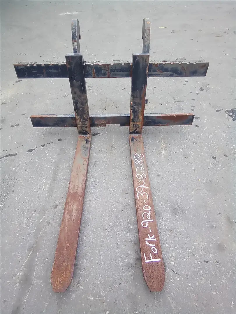 USED FORK CARRIAGE image