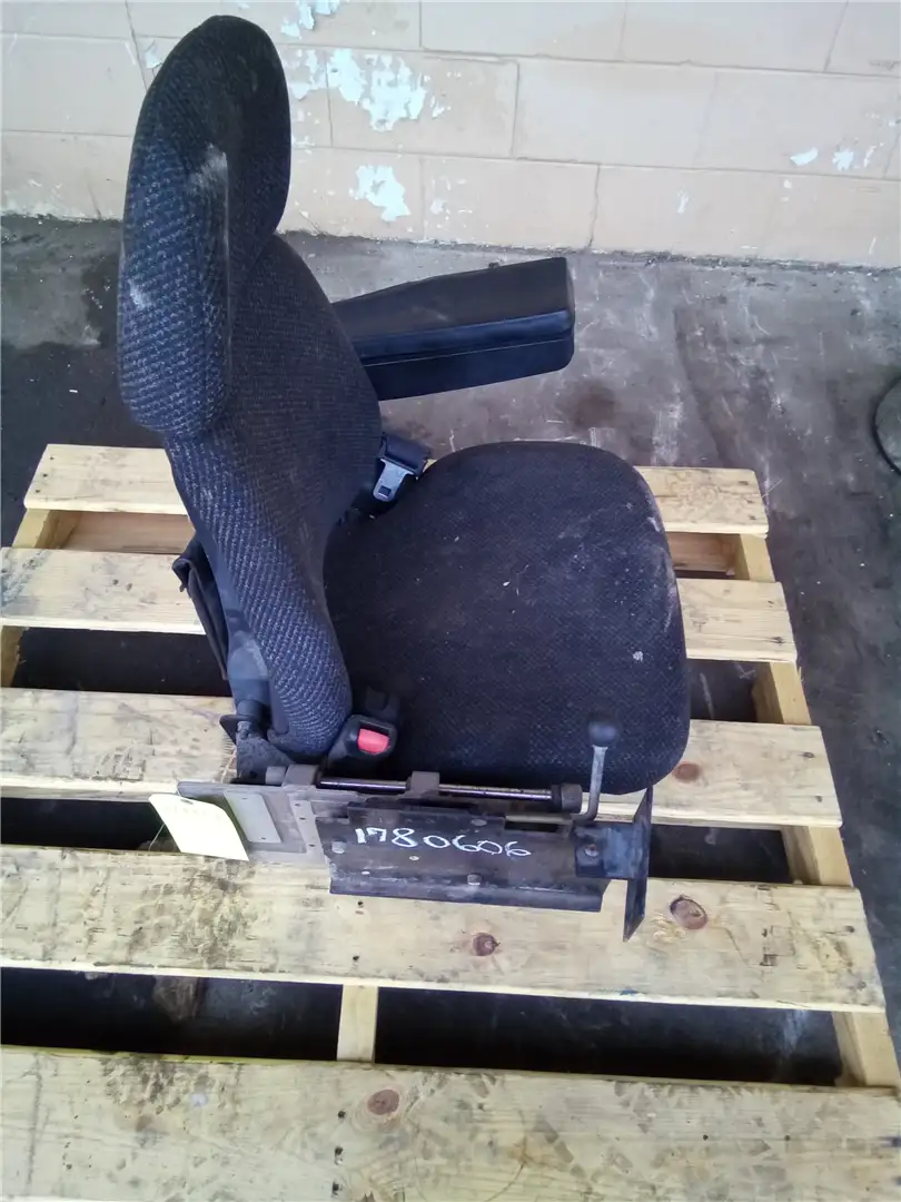 USED SEAT image