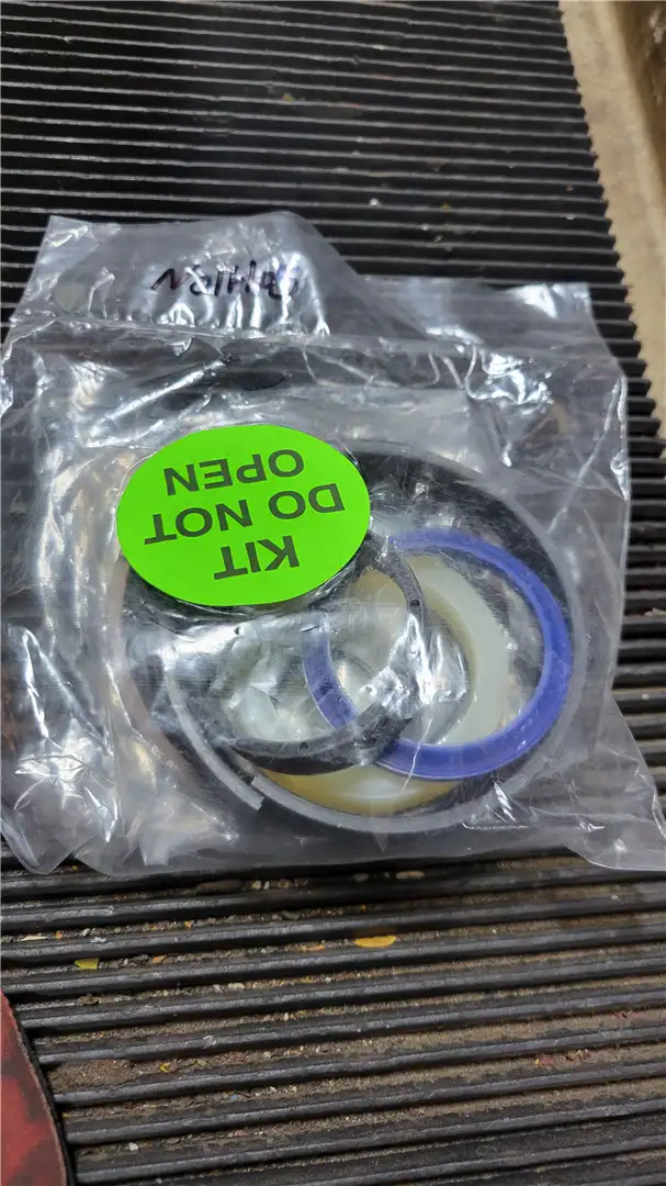 NEW SEAL KIT image
