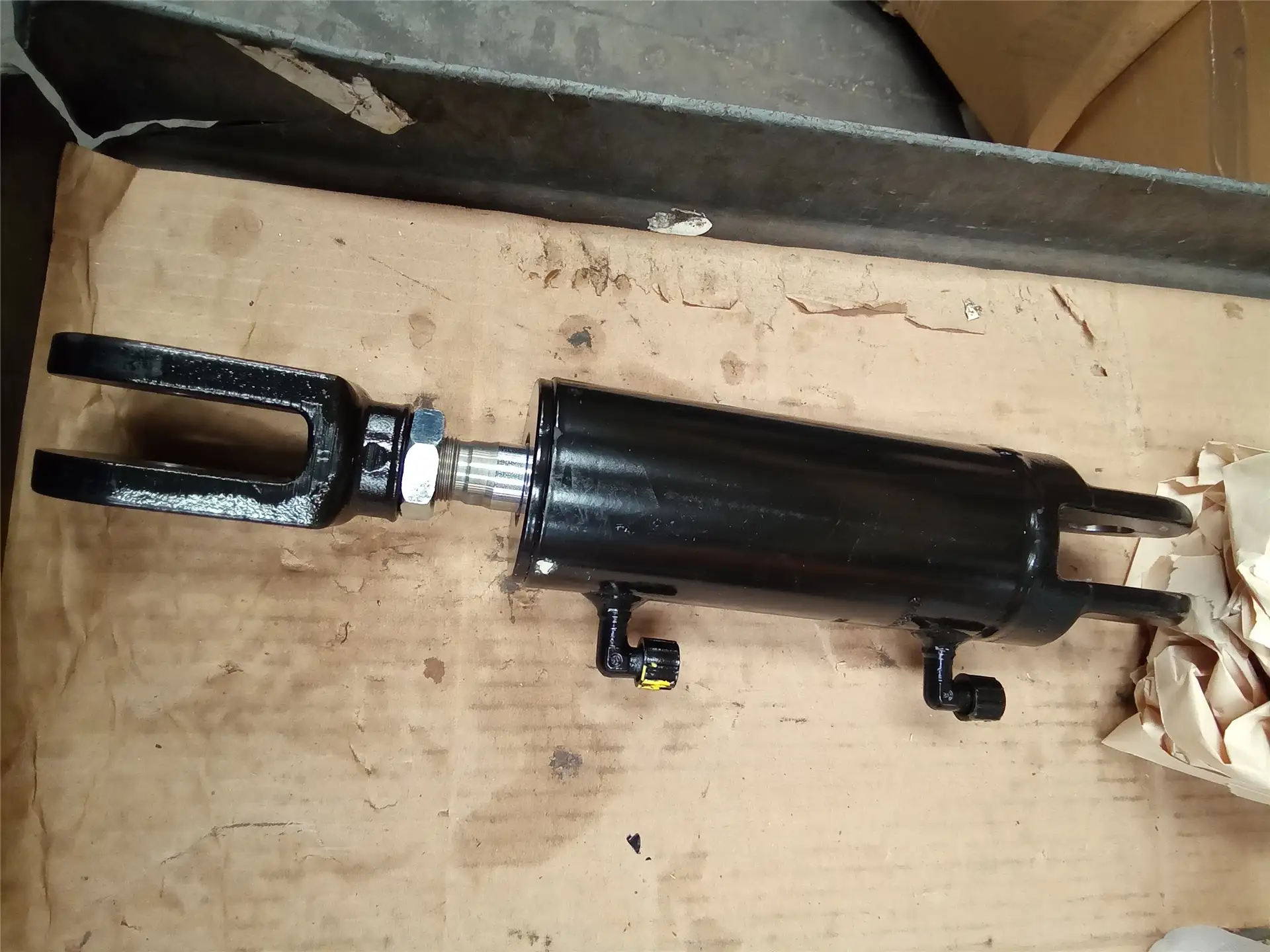 NEW TILT CYLINDER image