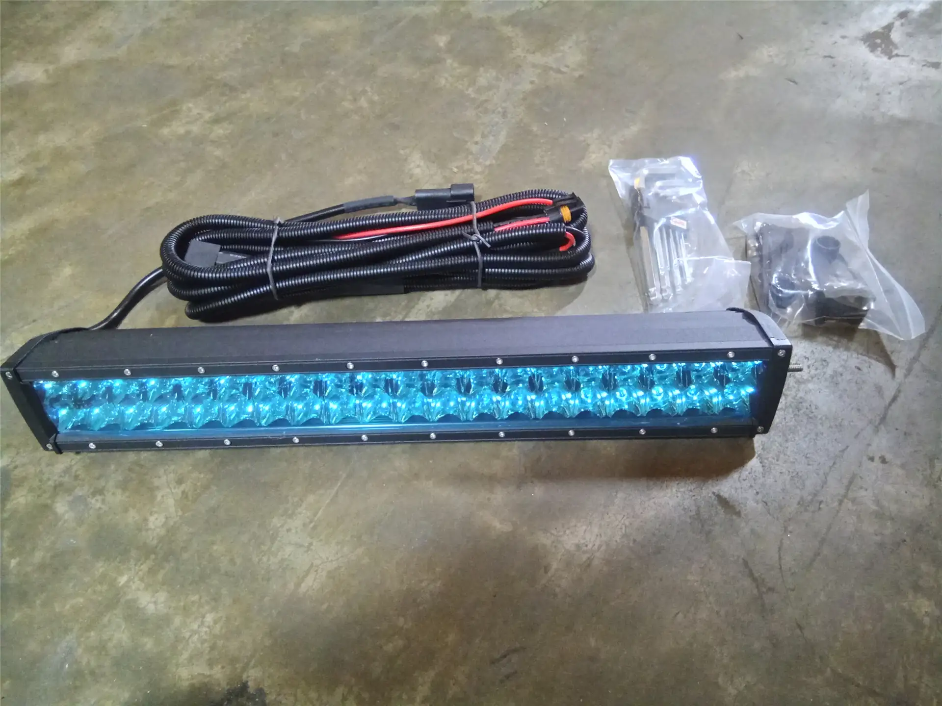 NEW FORWARD LIGHTN image
