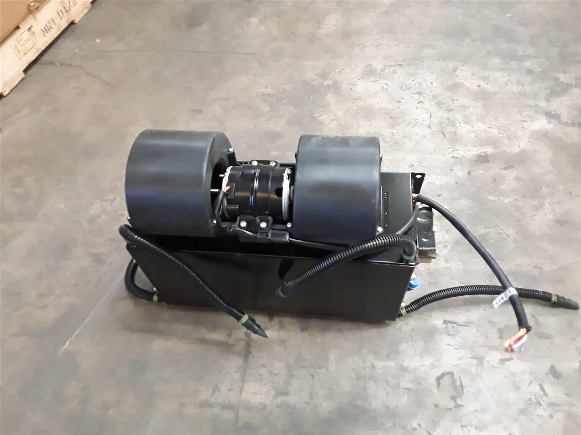 NEW AIR COND/HOT W image