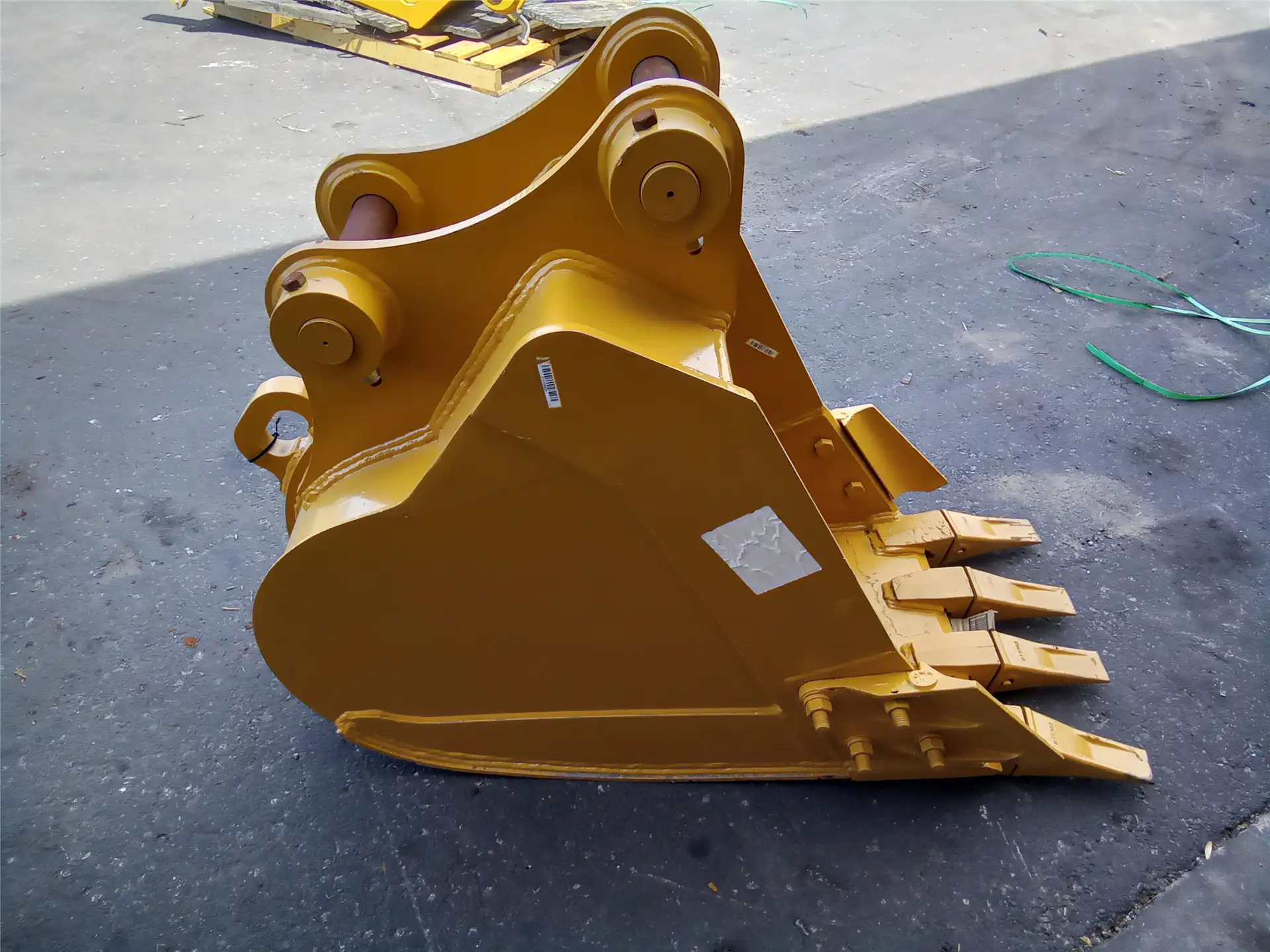 NEW 24 INCH BUCKET image