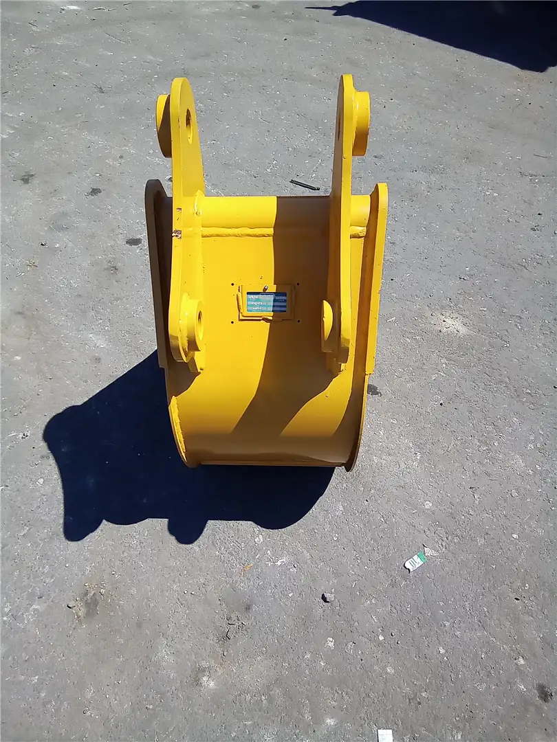 NEW 18INCH BUCKET image