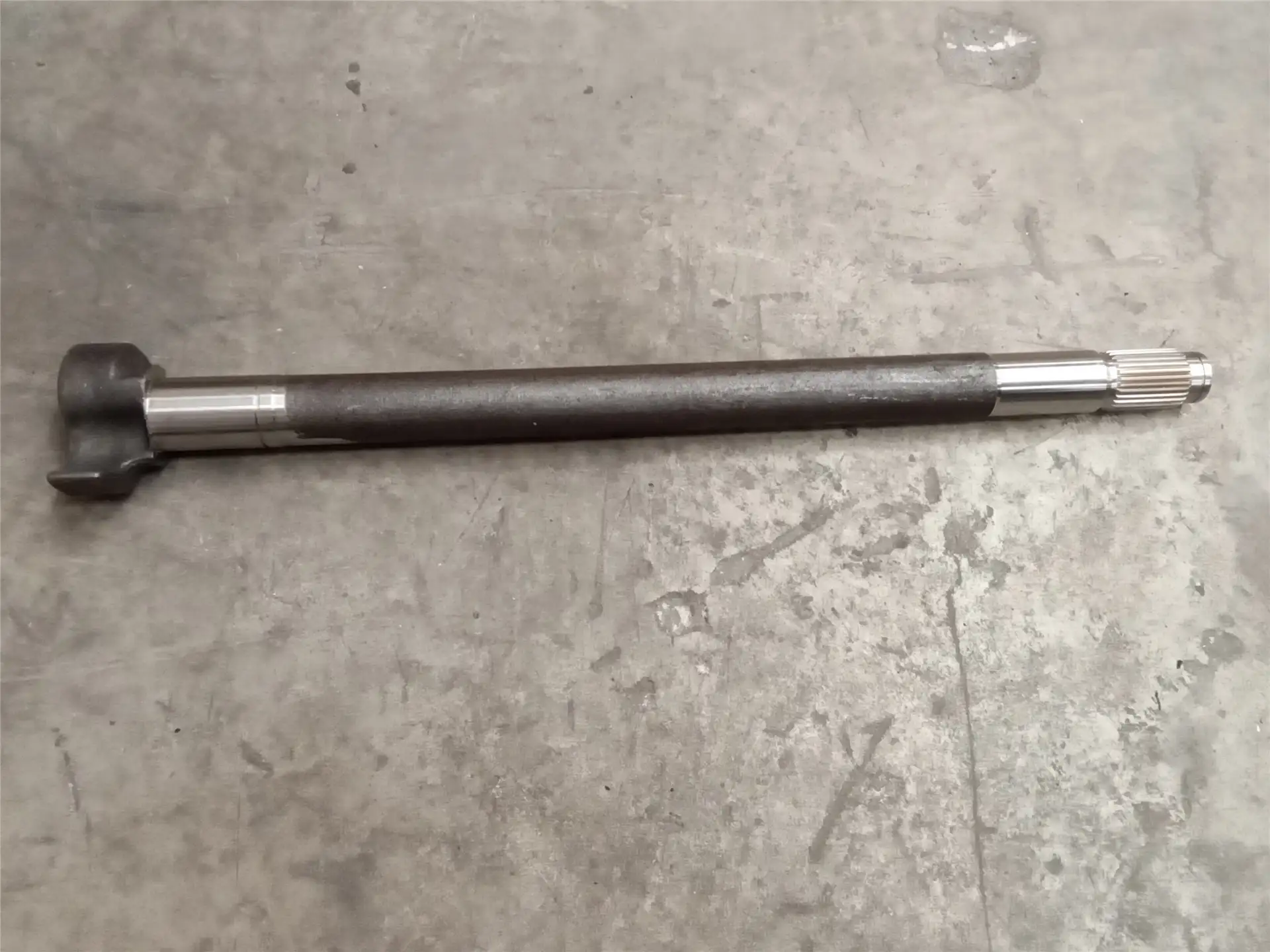 NEW CAMSHAFT RH image