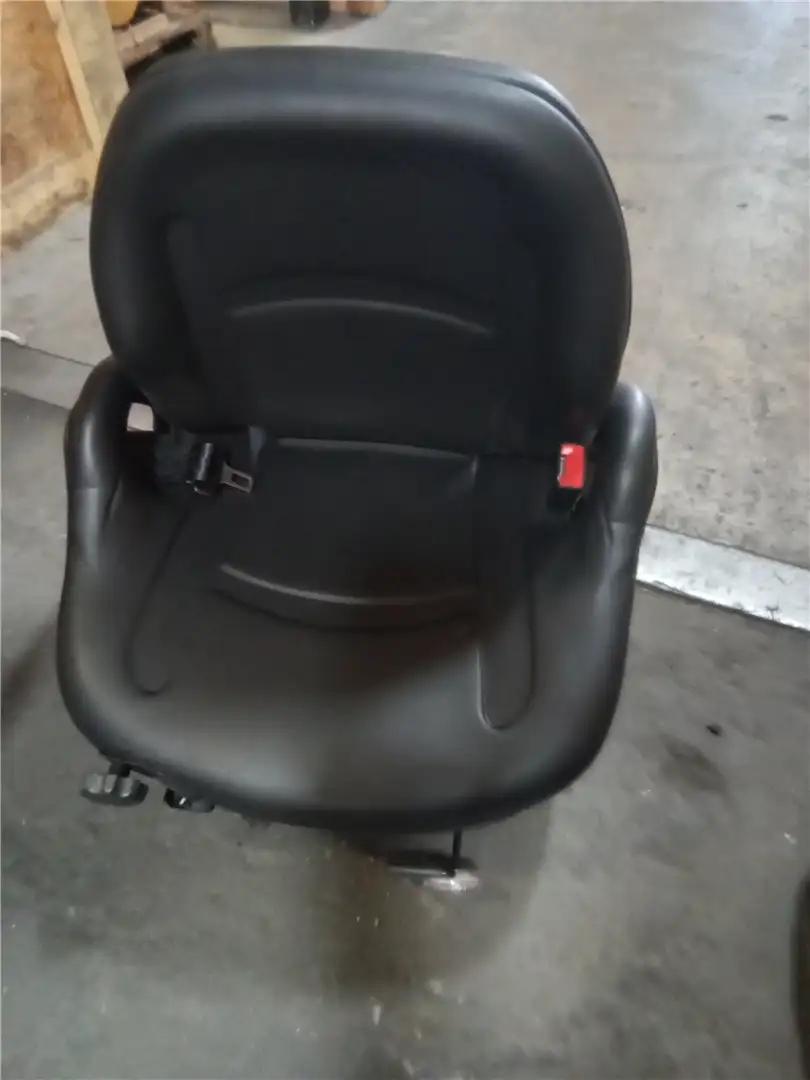 NEW VINYL SEAT WIT image